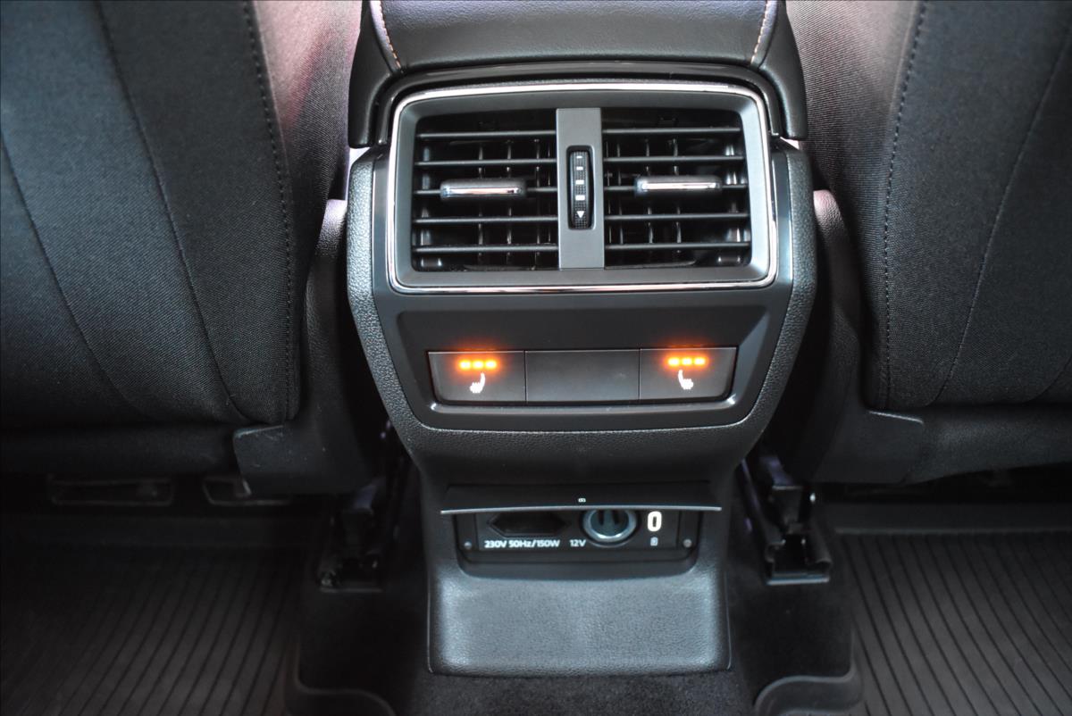 Škoda Karoq 2,0 TDi  DSG 4x4 Scout Virtual Kamera - 16