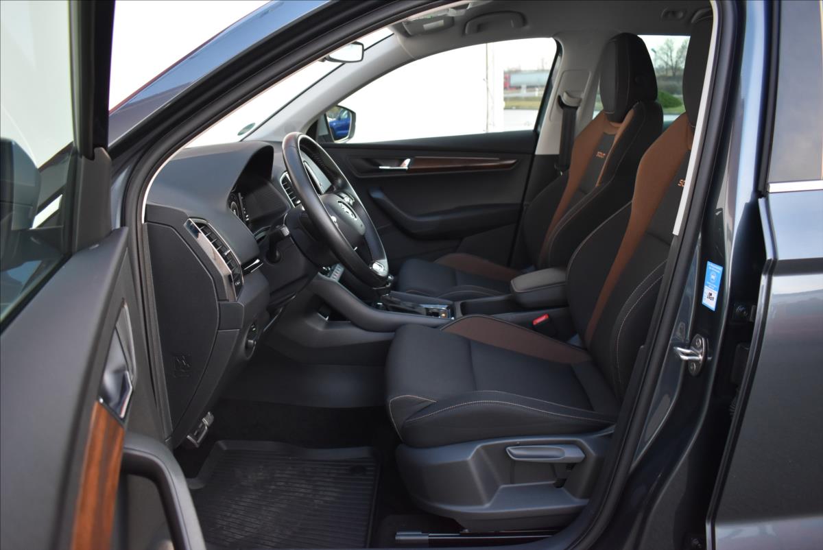 Škoda Karoq 2,0 TDi  DSG 4x4 Scout Virtual Kamera - 23