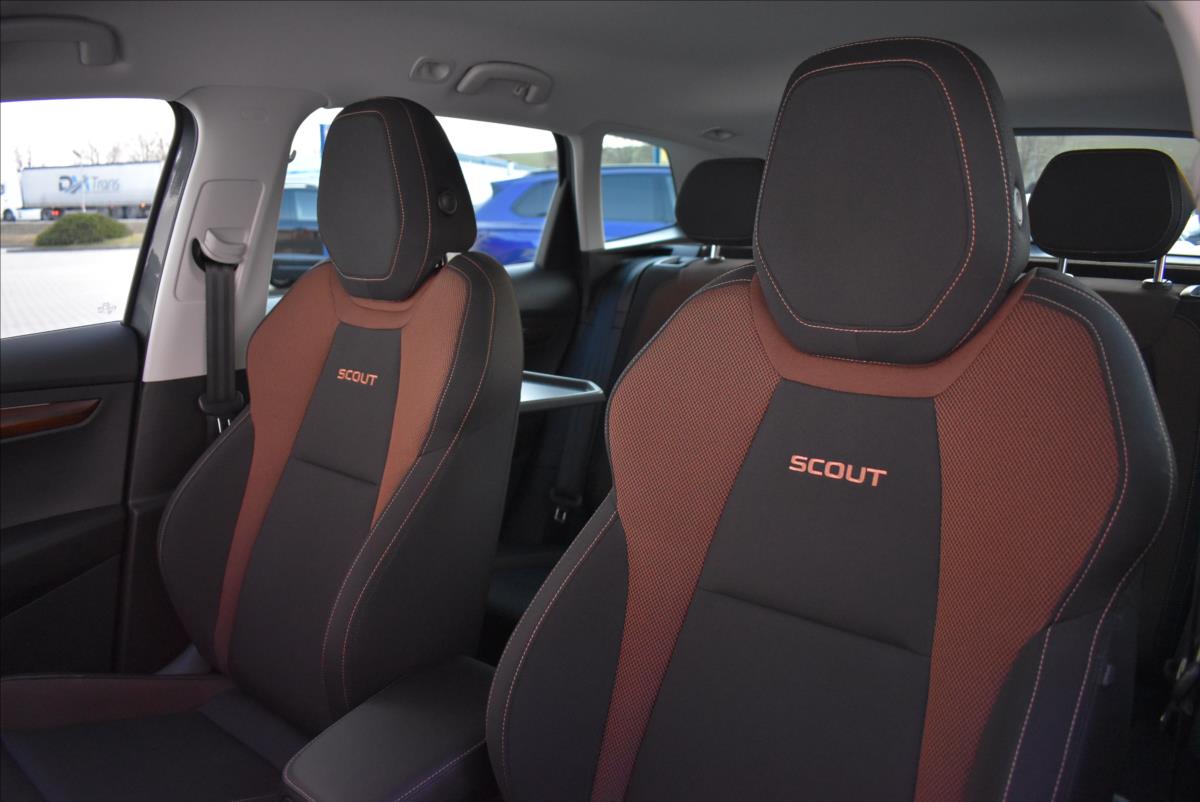 Škoda Karoq 2,0 TDi  DSG 4x4 Scout Virtual Kamera - 24