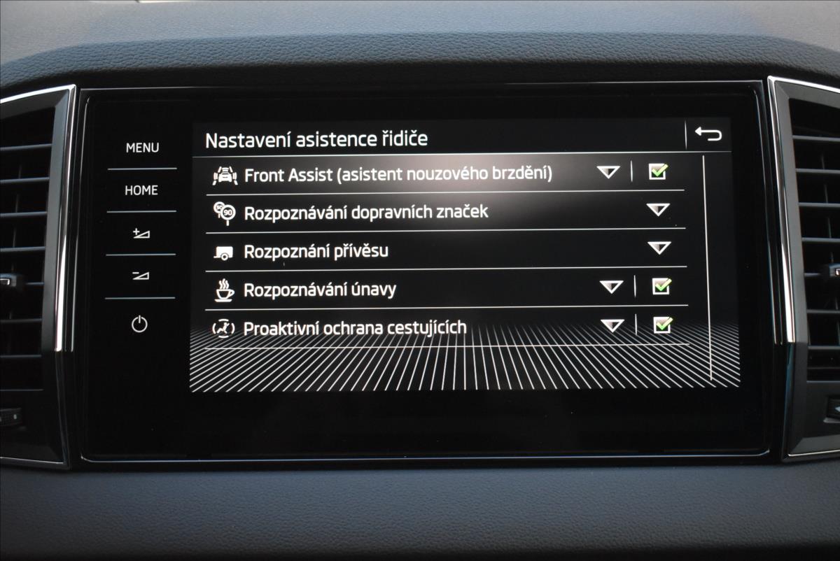 Škoda Karoq 2,0 TDi  DSG 4x4 Scout Virtual Kamera - 28