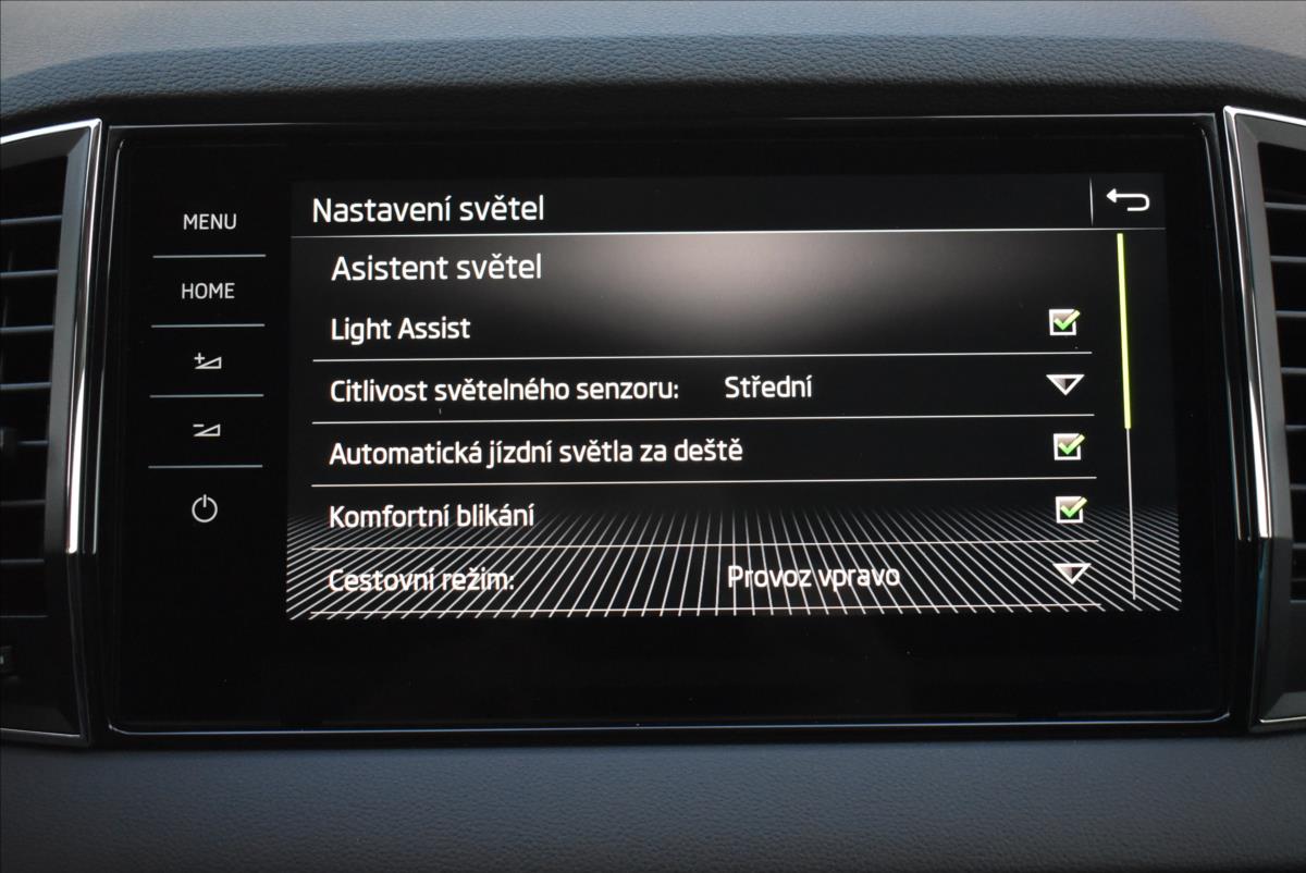 Škoda Karoq 2,0 TDi  DSG 4x4 Scout Virtual Kamera - 29