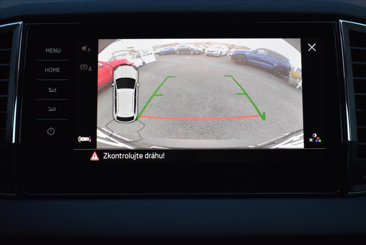 Škoda Karoq 2,0 TDi  DSG 4x4 Scout Virtual Kamera - 36