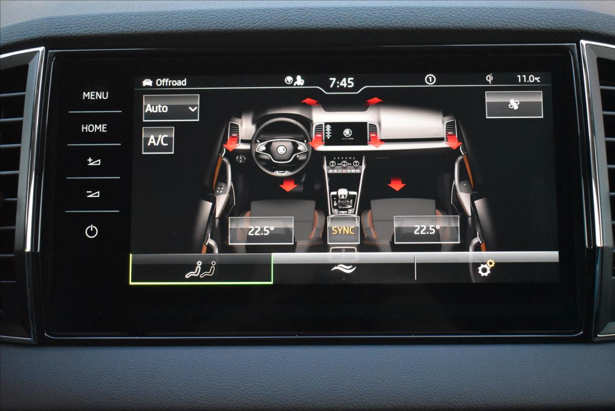 Škoda Karoq 2,0 TDi  DSG 4x4 Scout Virtual Kamera - 39