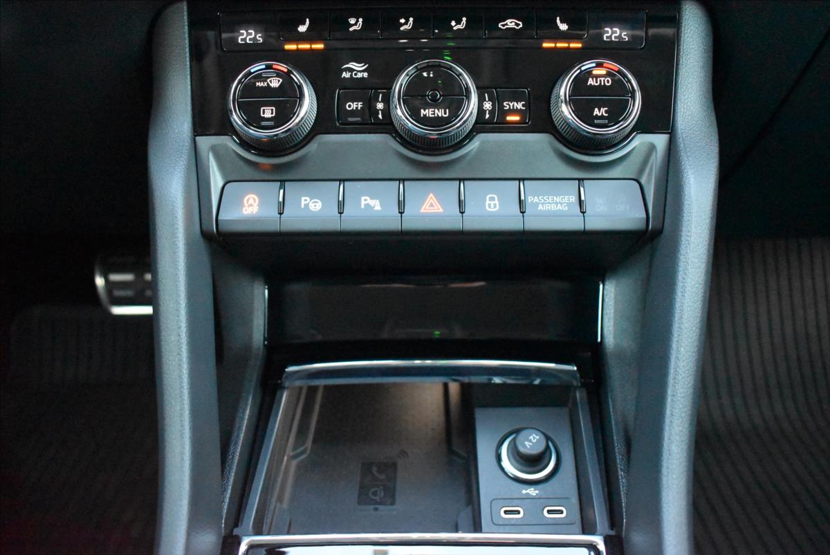 Škoda Karoq 2,0 TDi  DSG 4x4 Scout Virtual Kamera - 43