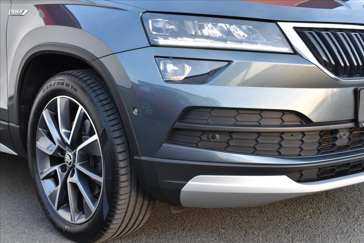 Škoda Karoq 2,0 TDi  DSG 4x4 Scout Virtual Kamera - 2