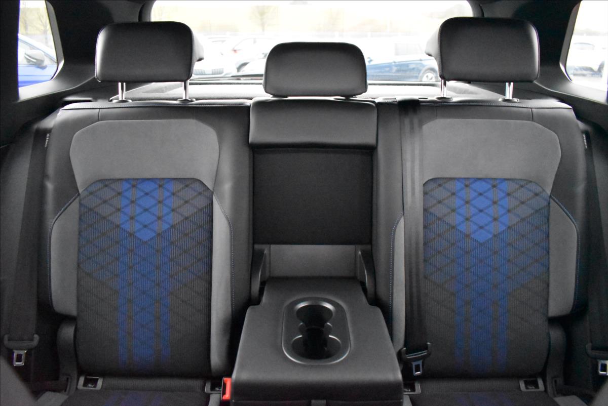 Volkswagen Tiguan 2,0 TSi  DSG 4x4 R 235kW LED Assist - 27