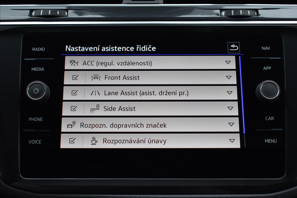 Volkswagen Tiguan 2,0 TSi  DSG 4x4 R 235kW LED Assist - 32