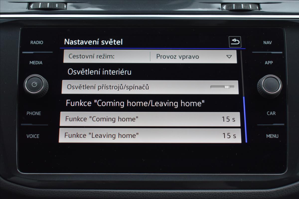 Volkswagen Tiguan 2,0 TSi  DSG 4x4 R 235kW LED Assist - 34