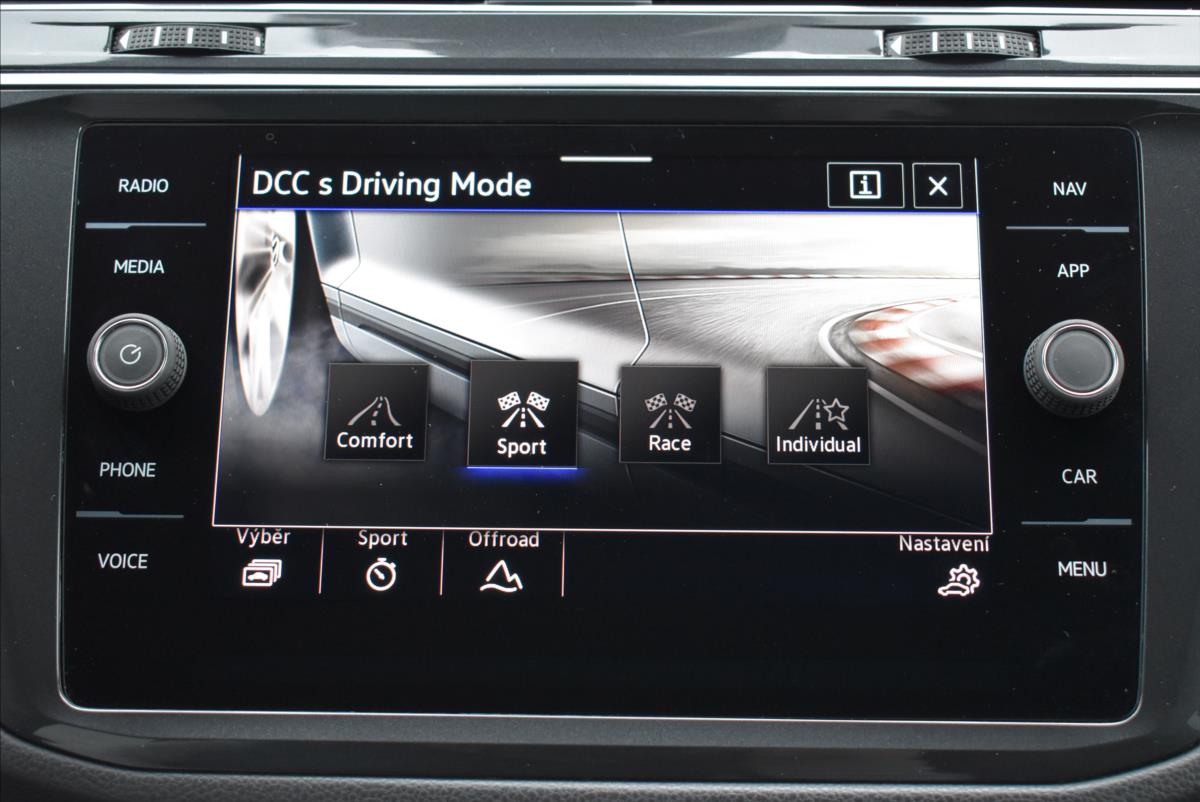 Volkswagen Tiguan 2,0 TSi  DSG 4x4 R 235kW LED Assist - 37