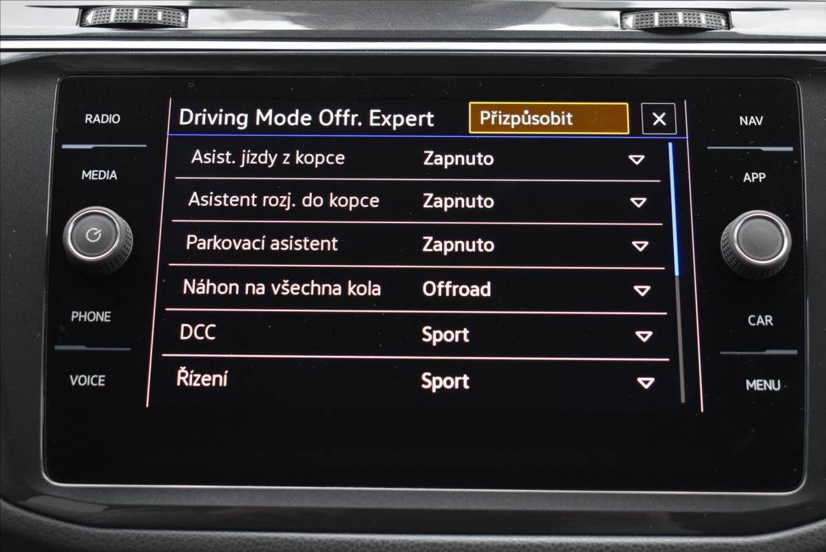 Volkswagen Tiguan 2,0 TSi  DSG 4x4 R 235kW LED Assist - 39