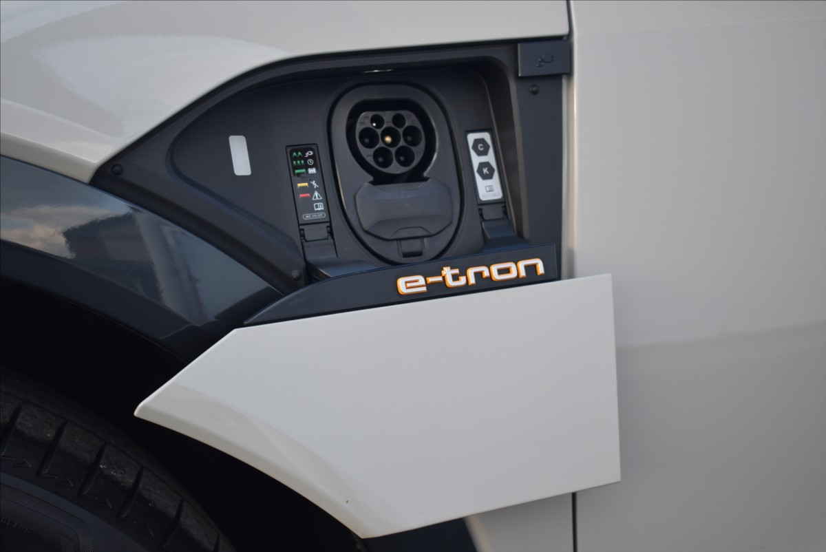 Audi e-tron 55  300KW Advanced Panorama - 6