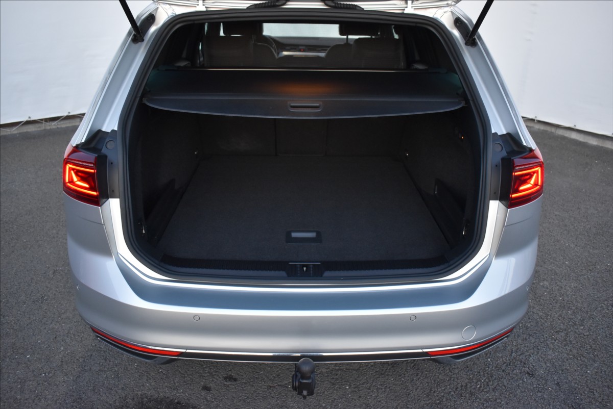 Volkswagen Passat 2,0 TDi  110kW Elegance Matrix Virtual - 9