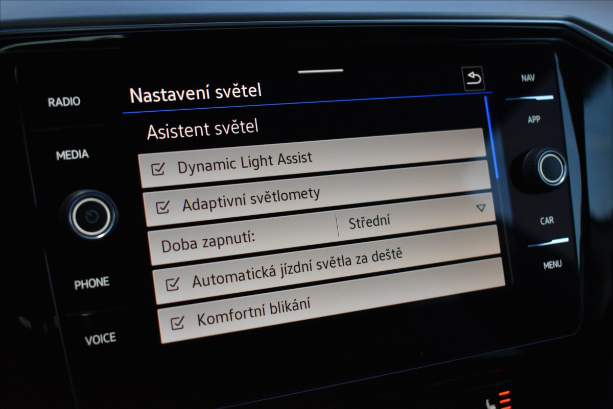 Volkswagen Passat 2,0 TDi  110kW Elegance Matrix Virtual - 32
