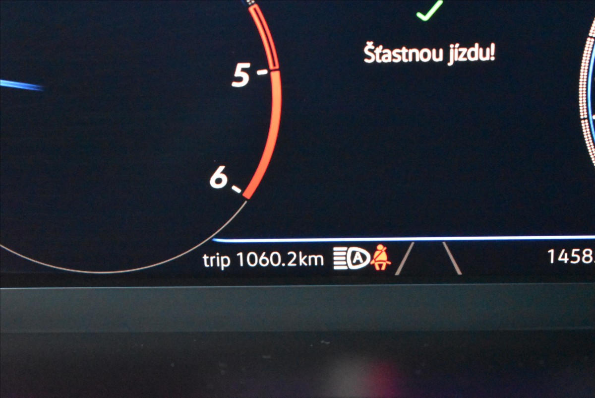 Volkswagen Passat 2,0 TDi  110kW Elegance Matrix Virtual - 33