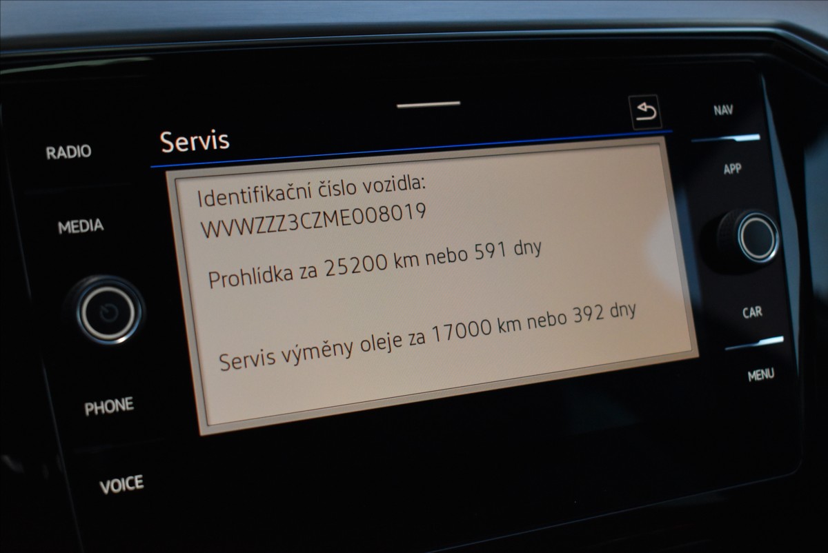 Volkswagen Passat 2,0 TDi  110kW Elegance Matrix Virtual - 34