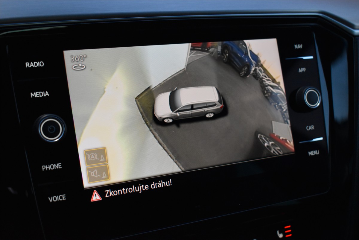 Volkswagen Passat 2,0 TDi  110kW Elegance Matrix Virtual - 38