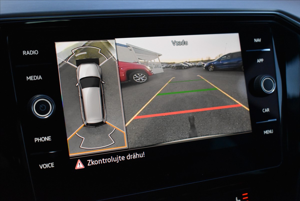 Volkswagen Passat 2,0 TDi  110kW Elegance Matrix Virtual - 39
