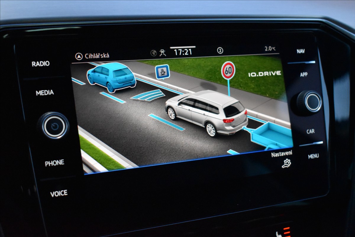 Volkswagen Passat 2,0 TDi  110kW Elegance Matrix Virtual - 40