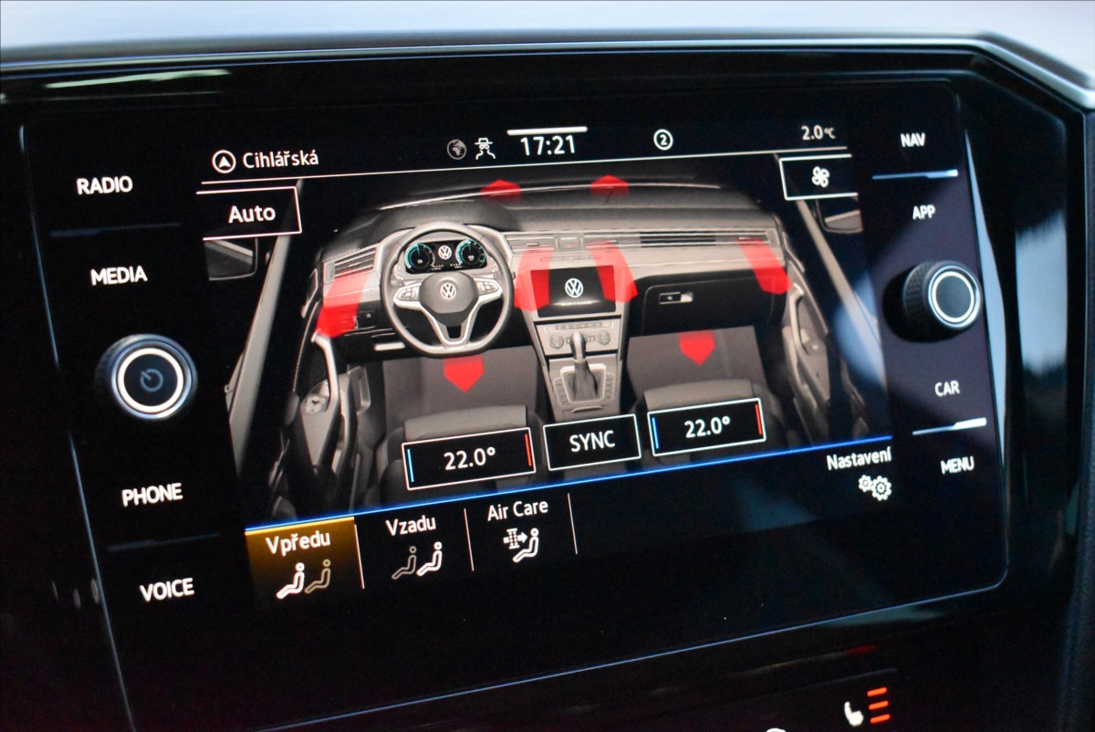 Volkswagen Passat 2,0 TDi  110kW Elegance Matrix Virtual - 42