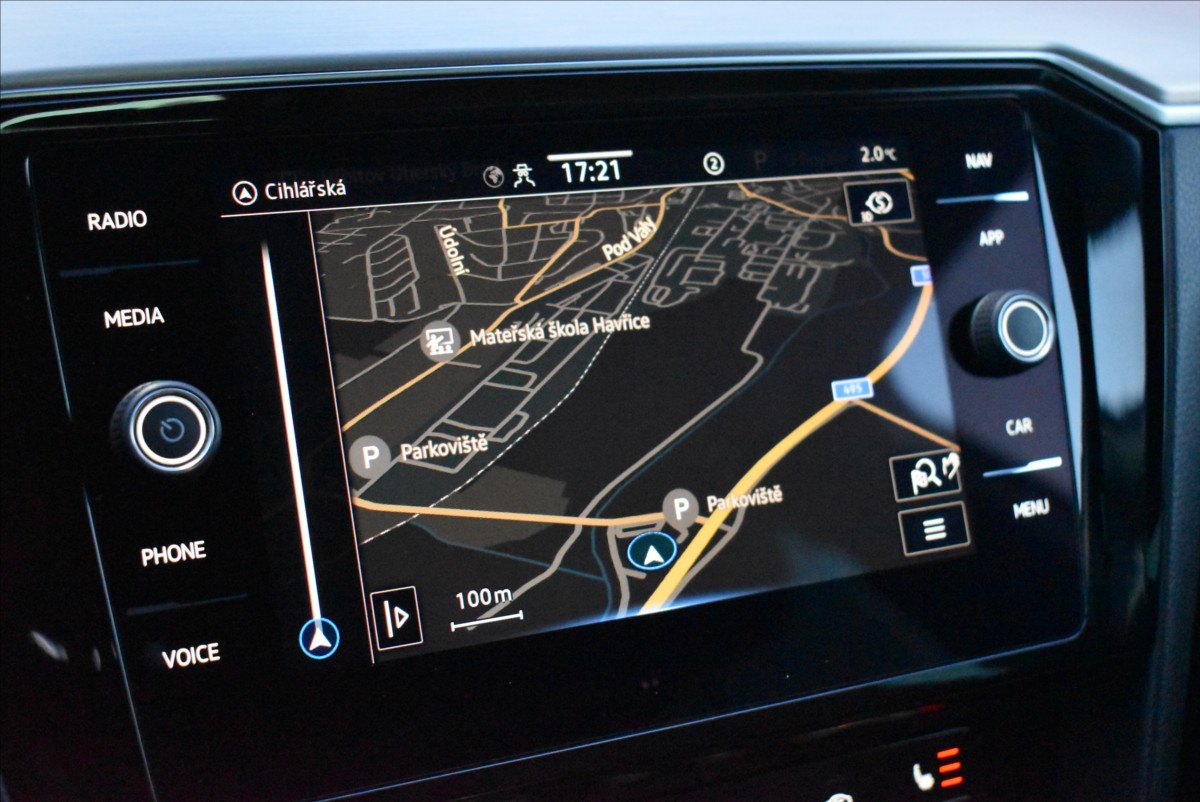 Volkswagen Passat 2,0 TDi  110kW Elegance Matrix Virtual - 44