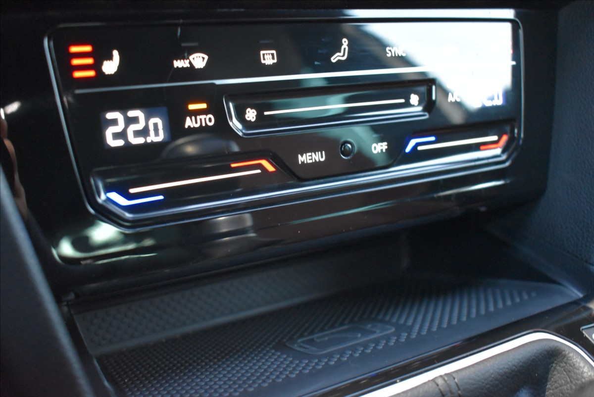 Volkswagen Passat 2,0 TDi  110kW Elegance Matrix Virtual - 45