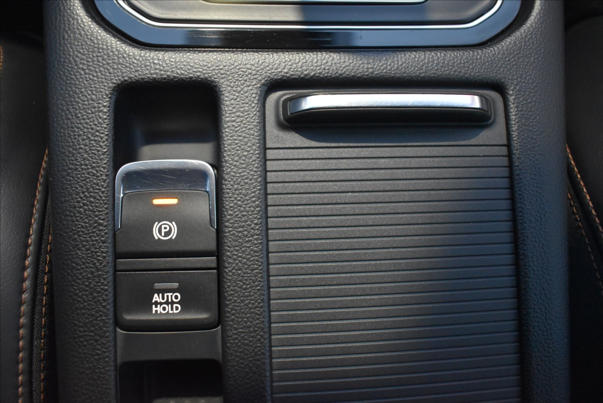 Volkswagen Passat 2,0 TDi  110kW Elegance Matrix Virtual - 46