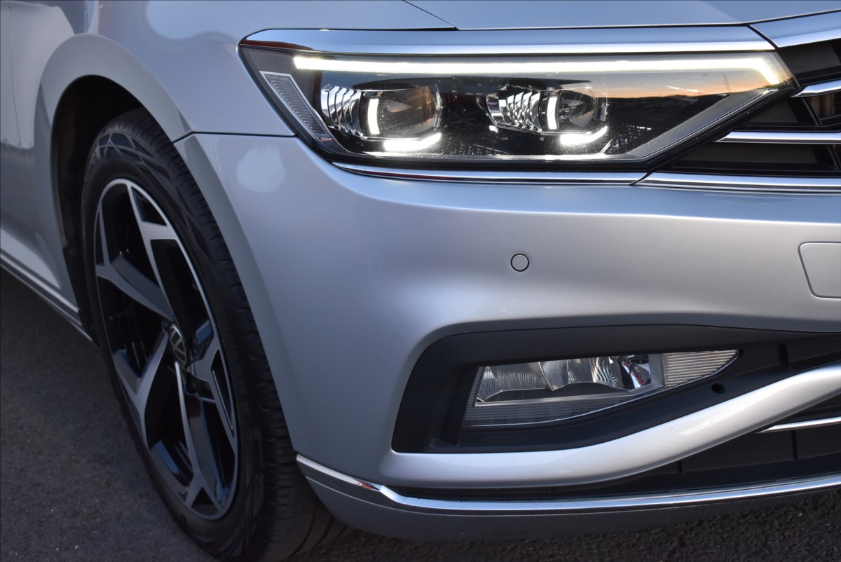 Volkswagen Passat 2,0 TDi  110kW Elegance Matrix Virtual - 2