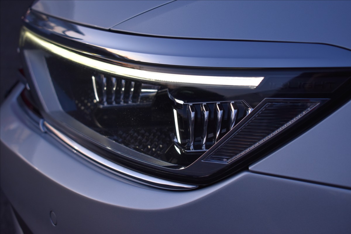 Volkswagen Passat 2,0 TDi  110kW Elegance Matrix Virtual - 3