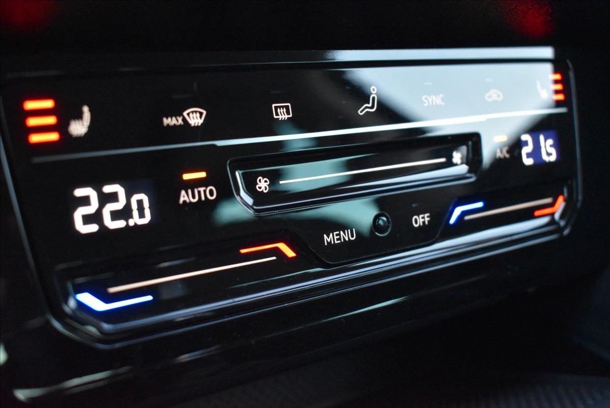 Volkswagen Passat 2,0 TDi  DSG Elegance Matrix Virtual - 42