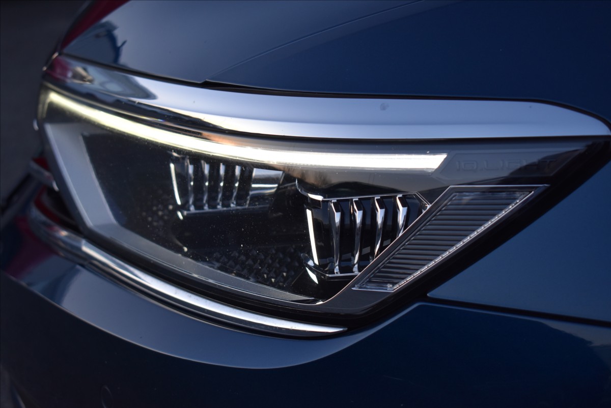 Volkswagen Passat 2,0 TDi  DSG Elegance Matrix Virtual - 3