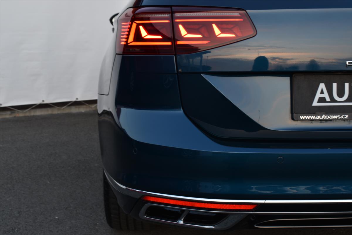 Volkswagen Passat 2,0 TDi  DSG R-Line LED Matrix Virtual - 9