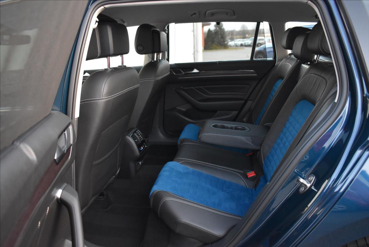 Volkswagen Passat 2,0 TDi  DSG R-Line LED Matrix Virtual - 12