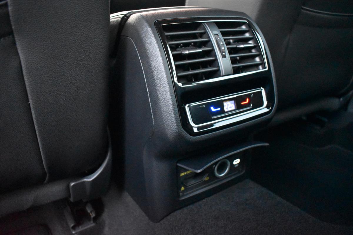 Volkswagen Passat 2,0 TDi  DSG R-Line LED Matrix Virtual - 14