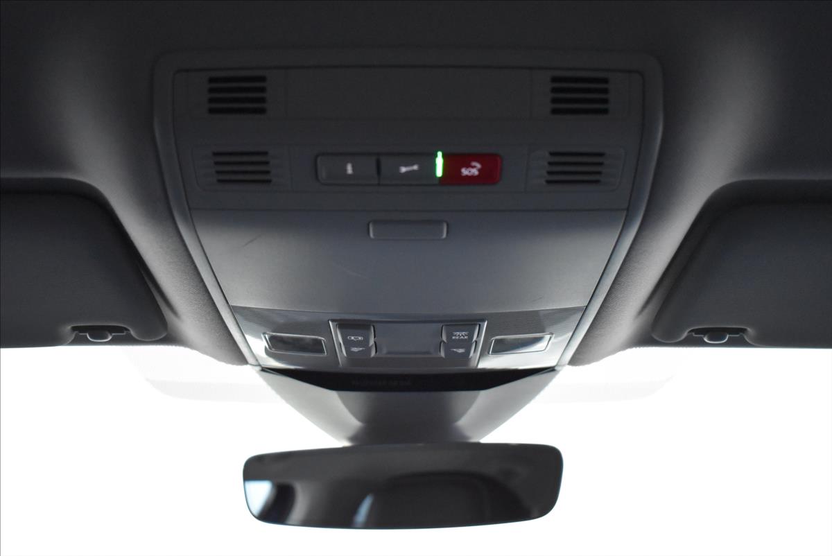 Volkswagen Passat 2,0 TDi  DSG R-Line LED Matrix Virtual - 17