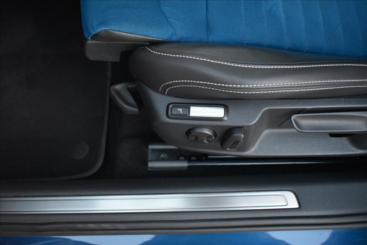 Volkswagen Passat 2,0 TDi  DSG R-Line LED Matrix Virtual - 20