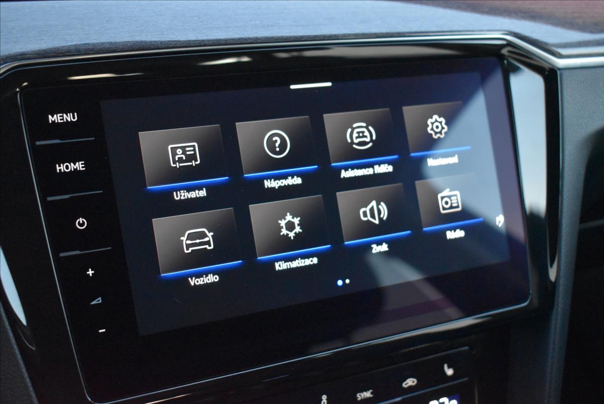 Volkswagen Passat 2,0 TDi  DSG R-Line LED Matrix Virtual - 31