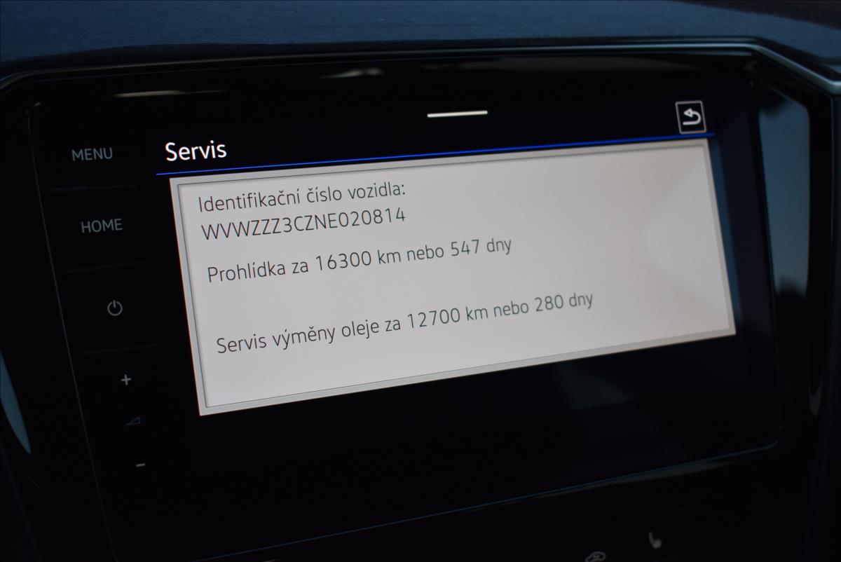 Volkswagen Passat 2,0 TDi  DSG R-Line LED Matrix Virtual - 38