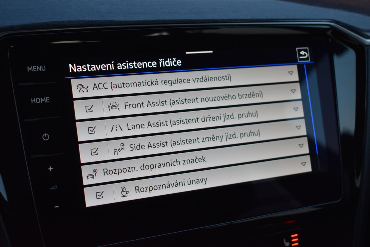 Volkswagen Passat 2,0 TDi  DSG R-Line LED Matrix Virtual - 40