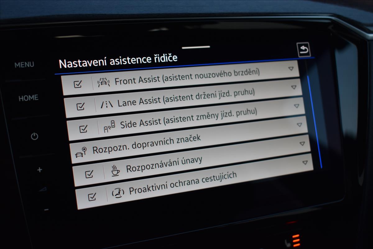 Volkswagen Passat 2,0 TDi  DSG R-Line LED Matrix Virtual - 41