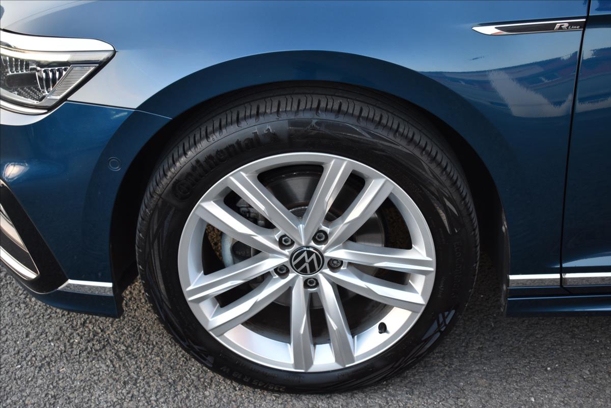 Volkswagen Passat 2,0 TDi  DSG R-Line LED Matrix Virtual - 4