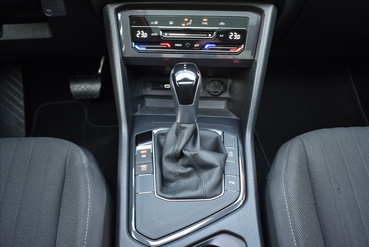 Volkswagen Tiguan Allspace 1,5 TSi  DSG Life IQ Light ACC Kamera - 16