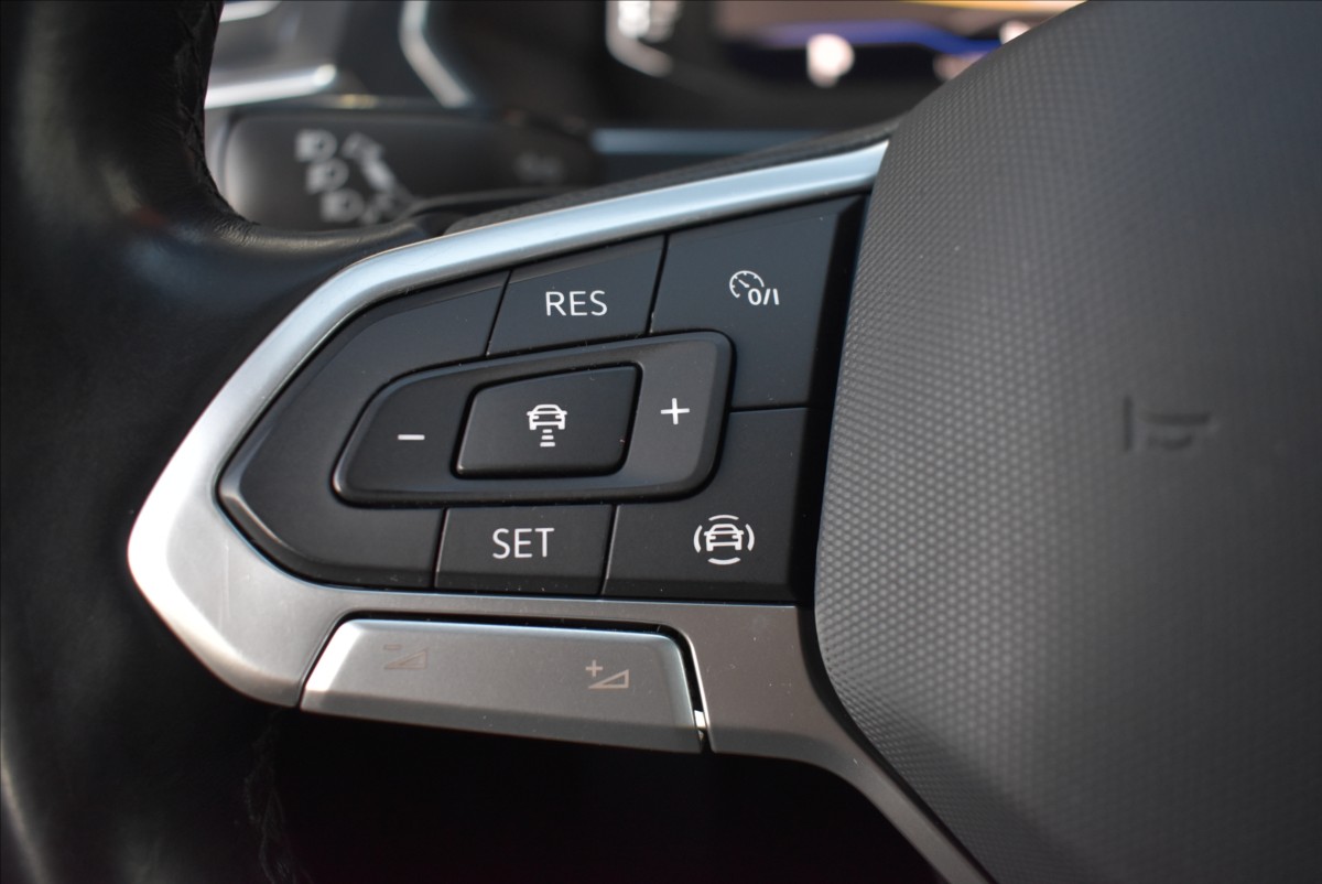 Volkswagen Tiguan Allspace 1,5 TSi  DSG Life IQ Light ACC Kamera - 43