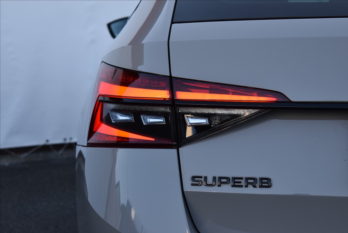 Škoda Superb 2,0 TDi  Sportline LED Virtual Kessy - 10