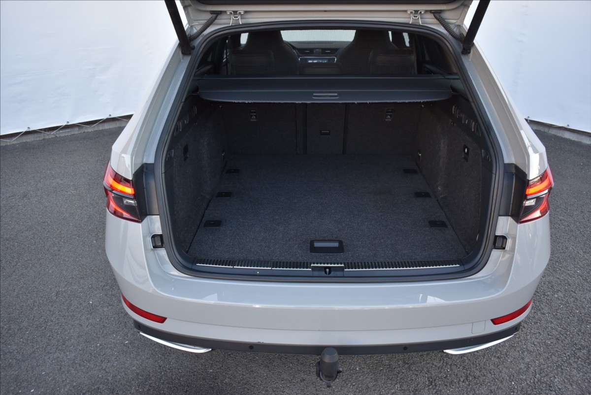 Škoda Superb 2,0 TDi  Sportline LED Virtual Kessy - 12