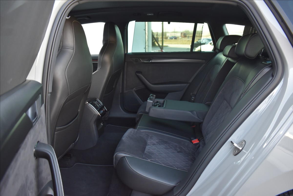 Škoda Superb 2,0 TDi  Sportline LED Virtual Kessy - 14