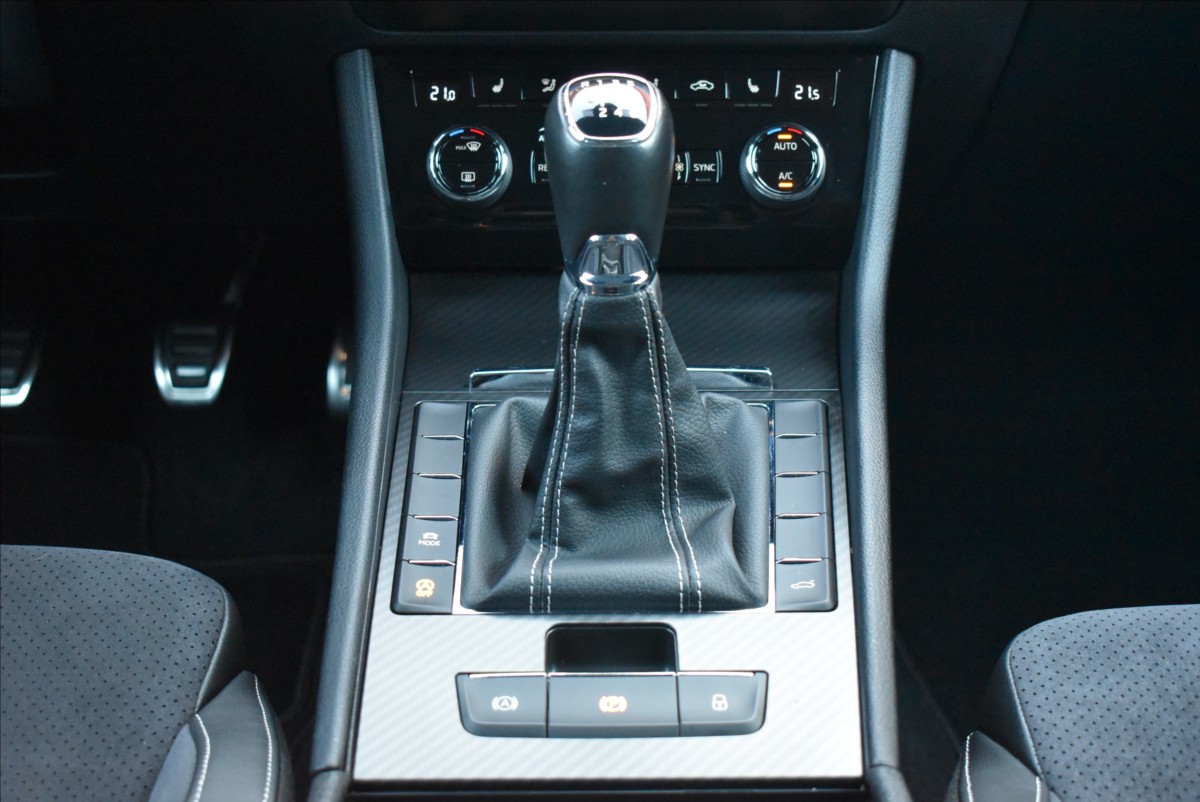 Škoda Superb 2,0 TDi  Sportline LED Virtual Kessy - 18