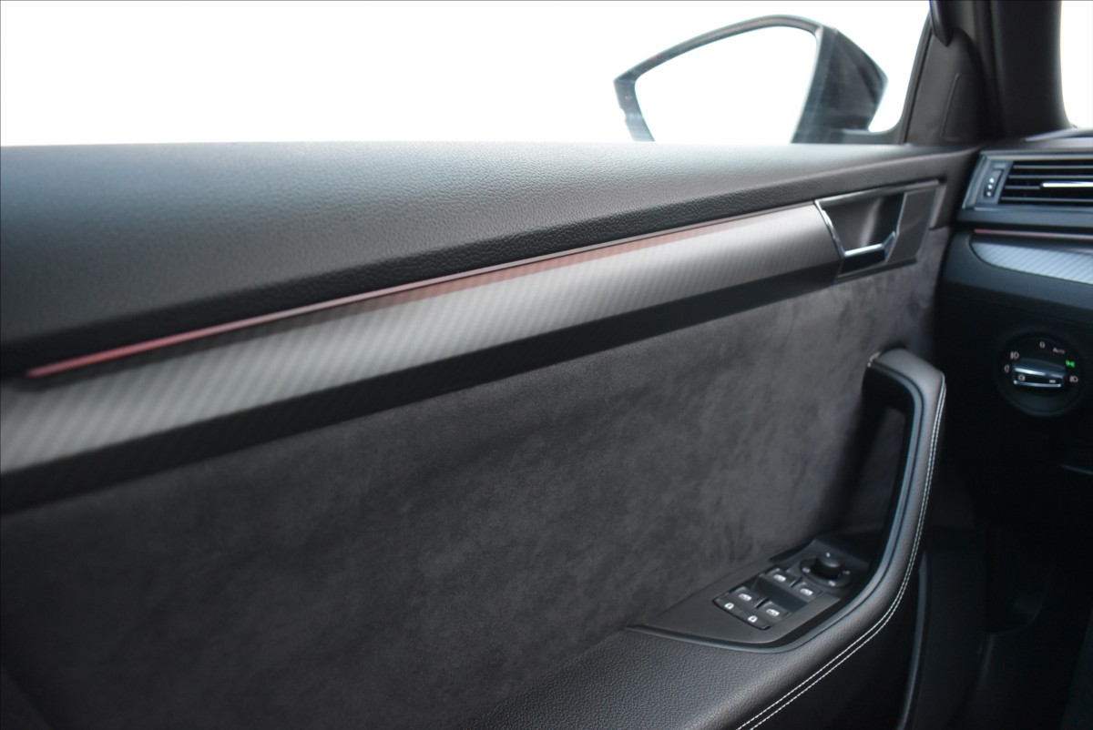 Škoda Superb 2,0 TDi  Sportline LED Virtual Kessy - 21