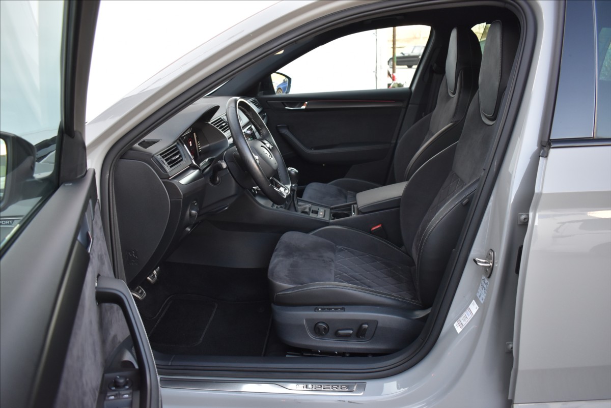 Škoda Superb 2,0 TDi  Sportline LED Virtual Kessy - 24