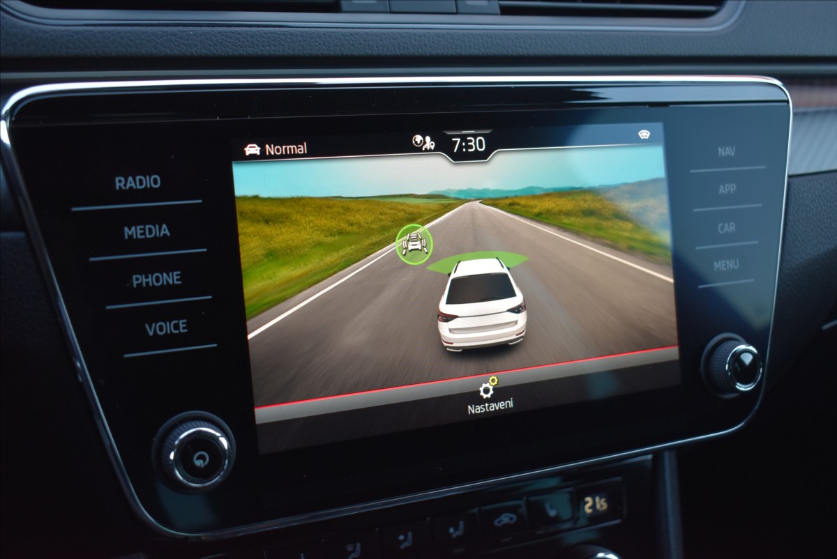 Škoda Superb 2,0 TDi  Sportline LED Virtual Kessy - 30