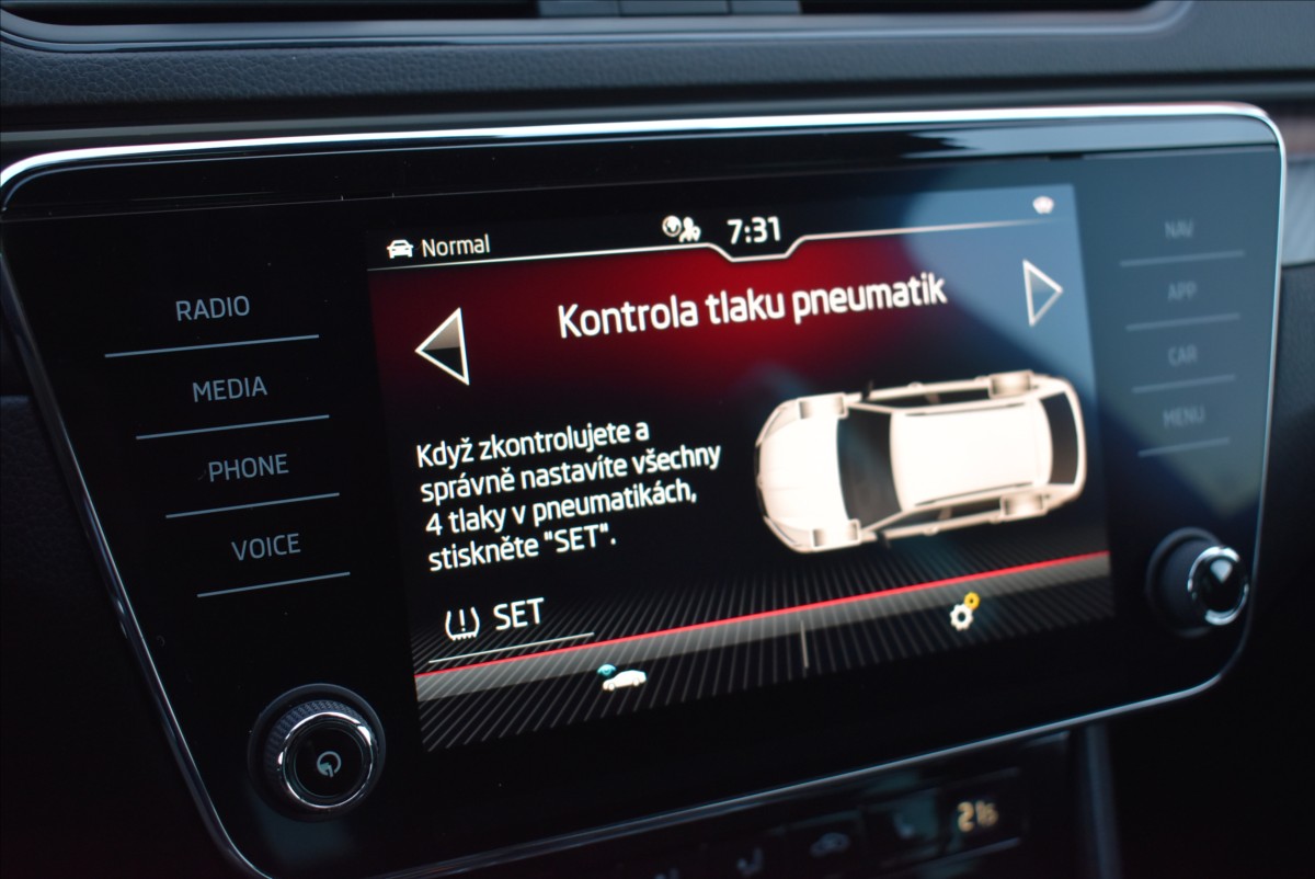 Škoda Superb 2,0 TDi  Sportline LED Virtual Kessy - 33